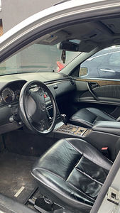 Mercedes-Benz E320 (3 foto / 6)