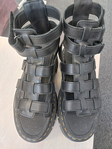 Dr Martens (4 foto / 5)