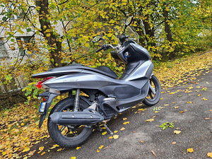 Honda PCX 125cc (9 фото из 10)