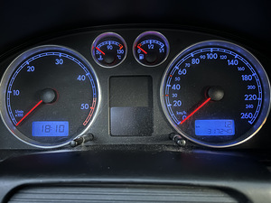 Volkswagen Passat (10 фото из 10)