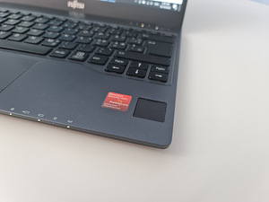 Fujitsu LifeBook U938 (<1kg, intel i5-8250, 20RAM, 256SSD) (9 foto / 9)
