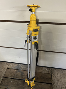 Dewalt laseri jalg (1 foto / 2)