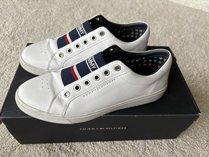 Tommy Hilfiger 39 (1 foto / 5)