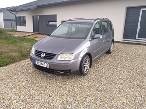 Volkswagen Touran (5 foto / 10)