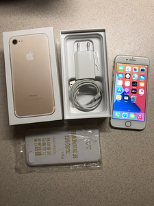 iPhone 7 (Gold) 32GB (1 foto / 8)