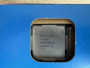 Core i7 7700 (2 foto / 2)