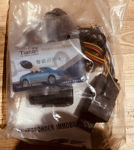 GPS CAR TRACKER GT800 (3 foto / 4)