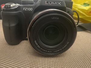 Panasonic Lumix DMC-FZ100 14.1 MP (4 foto / 6)