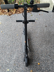Электрический самокат Xiaomi Mi Electric Scooter Pro 1 (3 фото из 7)