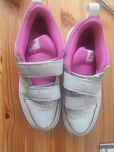 Tossud Nike s 35 (2 foto / 2)