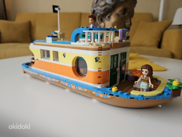 Лодка-домик на канале Lego Friends (фото #1)