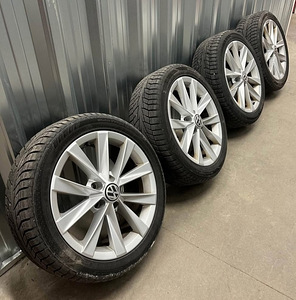 Vw оригинальные 17 литые диски Passat B7 с шипованными шинами.