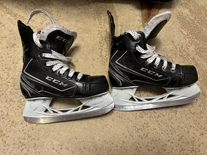 Jäähoki uisud CCM Ribcor 64K 12Y laste suurus 30,5