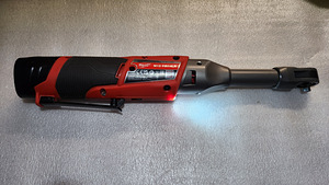 Milwaukee akunarre M12 FIR14LR ja aku M12B2 (6 foto / 10)