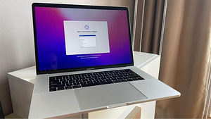Macbook Pro 15" 2016 i7 6700HQ/16GB/256ssd/Touch bar (1 foto / 2)