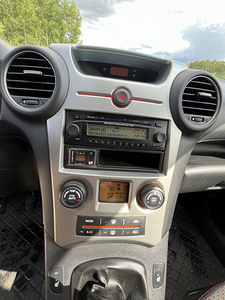 Kia Carens 2008 (12 foto / 14)