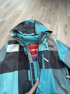 Зимняя куртка (2 фото из 3)