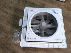 Vent katuseluuk 40x40 (3 foto / 3)