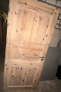 Деревянные двери (2 фото из 2)