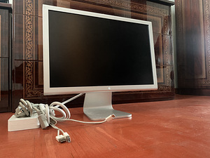 Apple Cinema Display 20-Inch Aluminum (1 foto / 2)