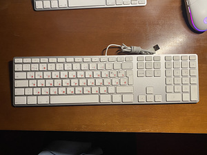 Клавиатура Apple Magic Keyboard с проводной цифровой панелью (1 фото из 2)
