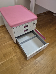 Moll kirjutuslaud (2 foto / 10)