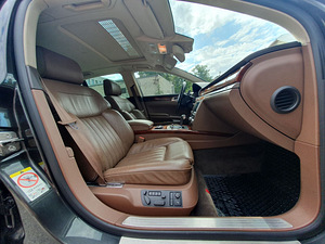 Volkswagen Phaeton (7 фото из 8)
