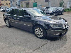 Volkswagen Phaeton (8 фото из 8)