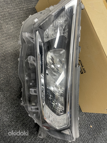 Toyota Rav4 vasak esituli 81185-42842