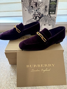 Suede loafers BURBERRY (1 foto / 4)