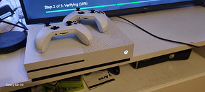 XBOX ONE S 1TB , 2 PULTI + 1MÄNG (4 foto / 7)