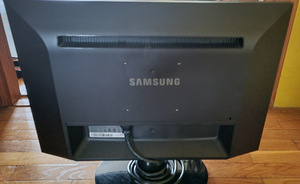 Samsungi monitor (2 foto / 4)