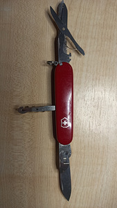 Nuga Victorinox Huntsman (5 foto / 5)