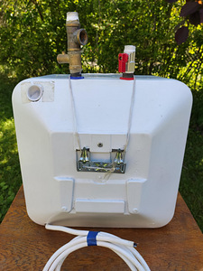 Boiler Ariston 15 l valamu alla (3 foto / 3)