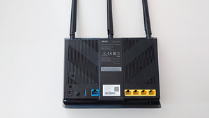Asus RT-AC65P Wireless-AC1750 (2 фото из 3)