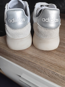 Кроссовки Adidas (2 фото из 5)
