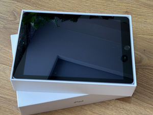 iPad (5-е поколение) 32 ГБ Wi-Fi + сотовая связь (4 фото из 4)