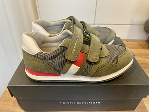 Tommy Hilfiger кроссовки (2 фото из 9)