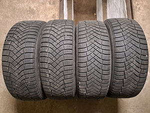 PIRELLI Ice Zero FR 98H XL 215/55 R17 (3 foto / 3)