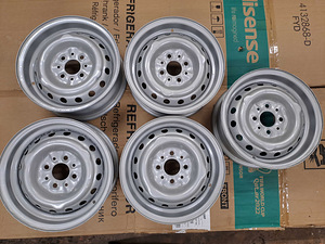 VAZ Lada 4x98 taastatud nukkidega plekkveljed 5 tk (1 foto / 7)