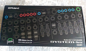 ROLAND System 1m (1 foto / 2)