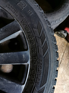 Naastrehvid Nokian Hakkapeliitta 195/65 R15 (5 foto / 5)