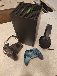 Xbox Series X 1TB + 2 pulti +laadimisjaam + Xbox kõrvaklapid (1 foto / 4)