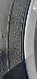 Резина на дисках 255/50R19 (3 фото из 4)