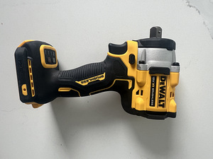 Akulöökmutrikeeraja DeWalt DCF922 (1 foto / 3)