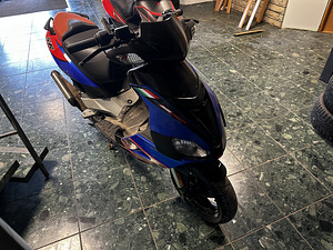 Aprilia sr 50R (2 foto / 4)