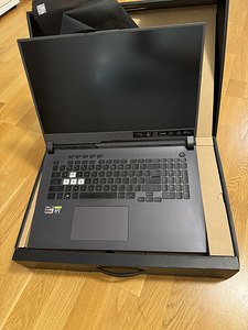 ASUS ROG Strix G713RM-KH132W (2 foto / 10)