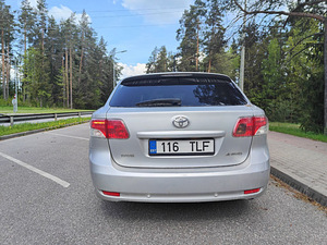 Toyota Avensis 2.2 D-cat (2 foto / 12)