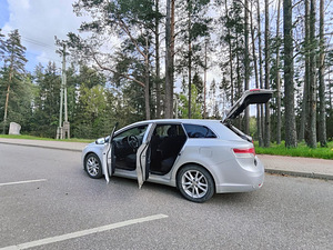 Toyota Avensis 2.2 D-cat (4 foto / 12)