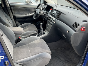 Toyota Corolla (11 foto / 15)